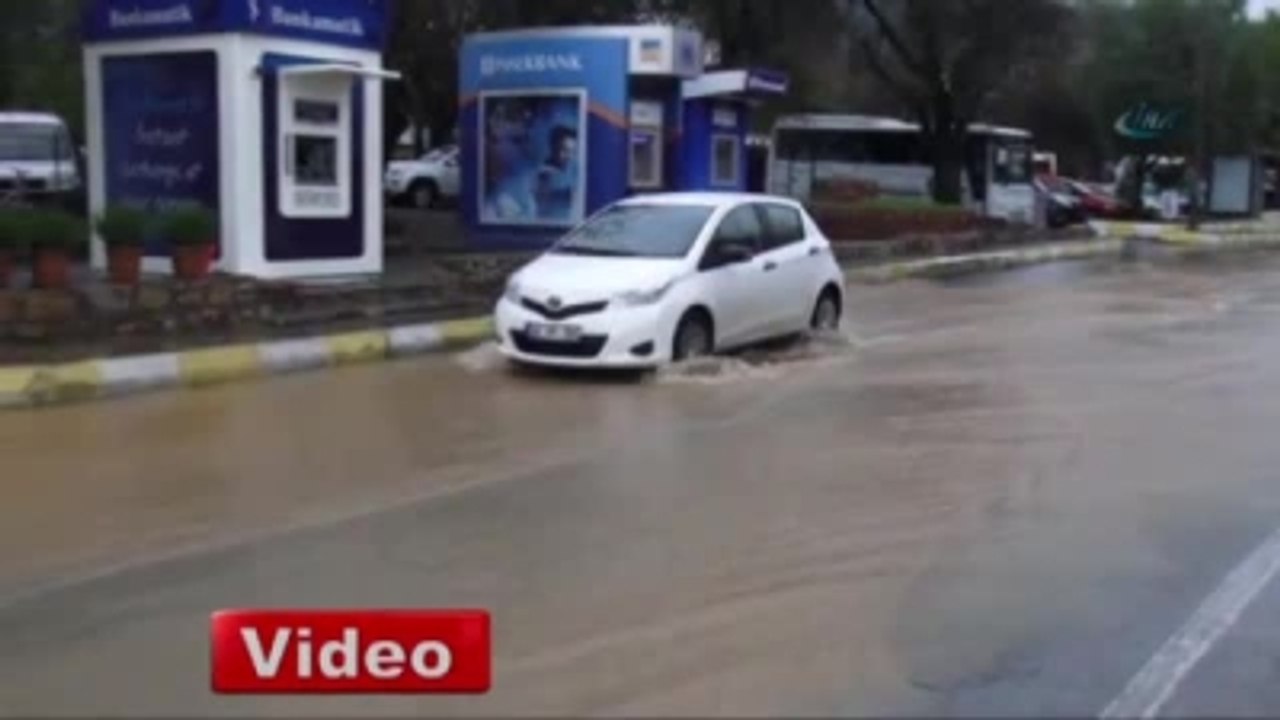 Sel Yıktı, Denizin Rengi Bile Değişti