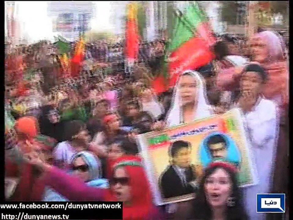 Dunya News - PTI women worker's enthusiasm and excitement at Karachi Rally