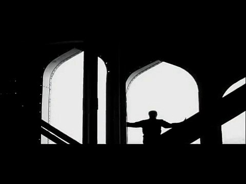 Edip Akbayram Metrisin Önü