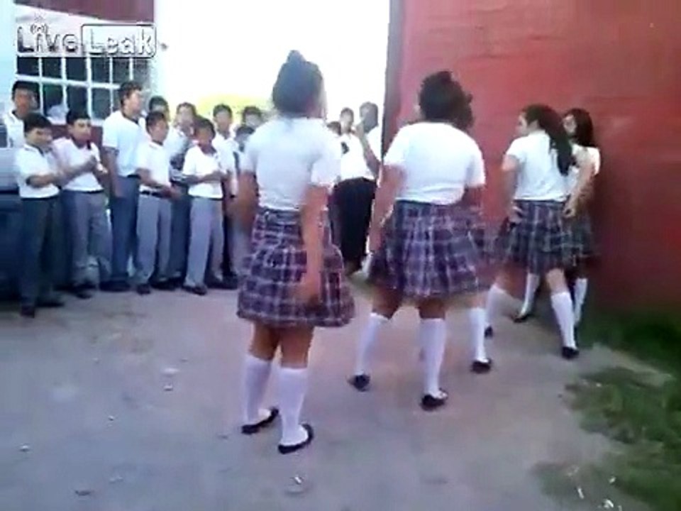 Kızlar Uzun Eşek Oynarsa