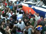 PTI workers attack Geo News van, Reporters,Abuse Anchorperson-Geo Reports-12 Dec 2014