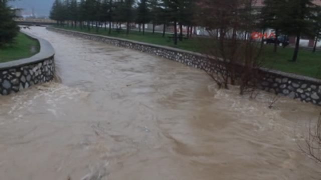 Seydişehir Çarşamba Çayı Taşma Noktasına Geldi