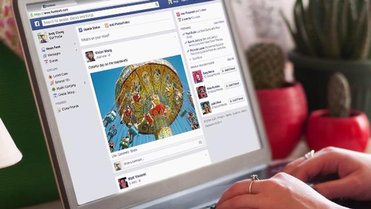 Facebook Might Give Thumbs Up to a 'Dislike' Button
