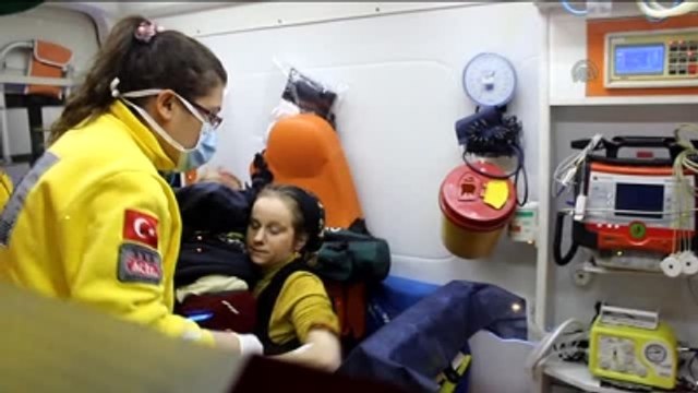 Kamyonetten Düşen Demir Parçası Otomobile Saplandı