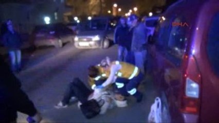 Ayrı Yaşadığı Eşini Sokak Ortasında Bıçakladı