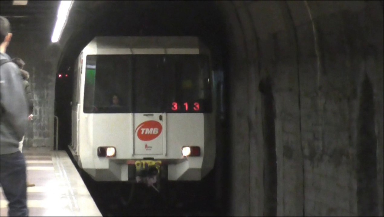 Rame Série 3000 : Arrivée à la station Palau Reial sur la 3 du métro de Barcelone