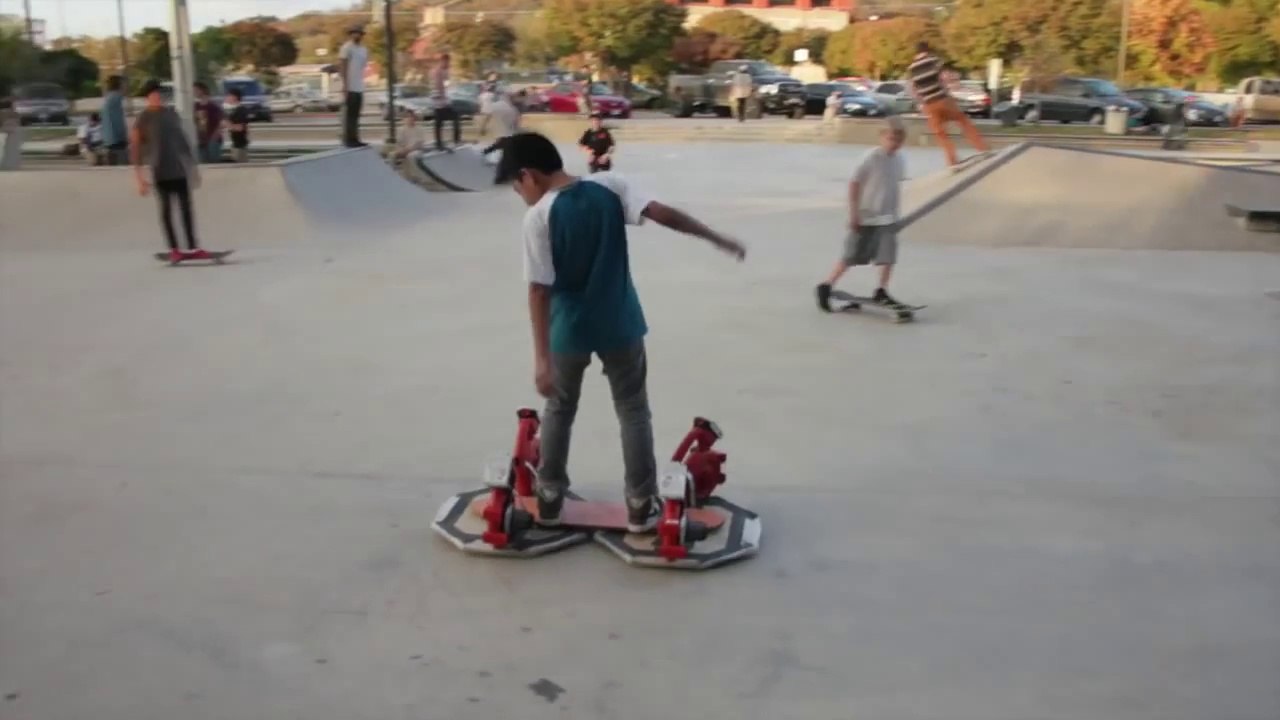 Un Hoverboard fait maison avec 4 souffleurs à feuilles : et ça marche!