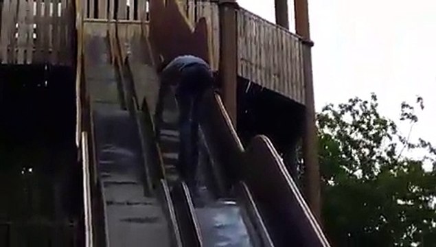 Toboggan géant + gars débile = FAIL de la semaine!
