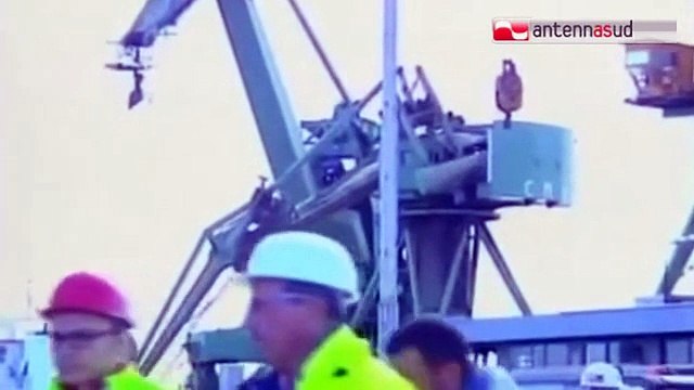 TG 12.12.14 Ilva: crolla gru con due operai a bordo, tragedia sfiorata nel siderurgico