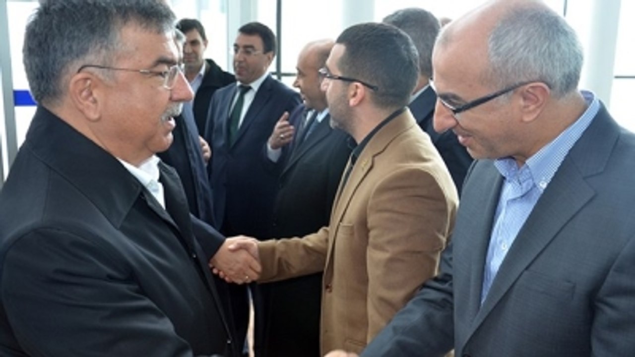 Bakan İsmet Yılmaz: Zaman değişti. O zaman öyleydi şimdi böyle