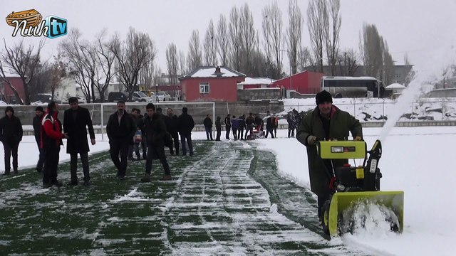 Ağrı amatör liginde Ağrı derbisinde Ağrı Gençlerbirliği İle Ağrı İdman Yurdu Spor Arasında Yapılacak Olan Maça Kar Engeli
