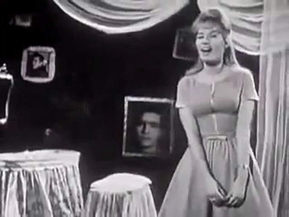 Gillian Hills (64)- "" ma 1ère cigarette ""