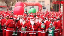 Record de Pères Noël dans les rues de Madrid