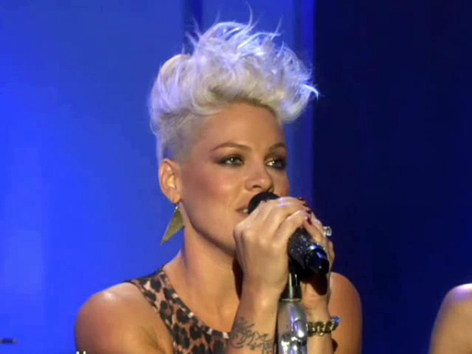 Pink - Get The Party Started Karaoke