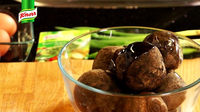 Przepis - Sałatka z pieczonych buraczków z serkiem wiejskim