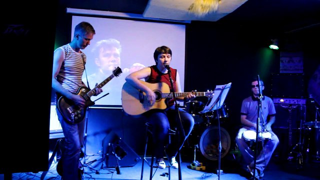 BEZ лишних слов - Я возвращаюсь к тебе, Мы будем ждать (1.07.2014. арт-кафе Агата)1