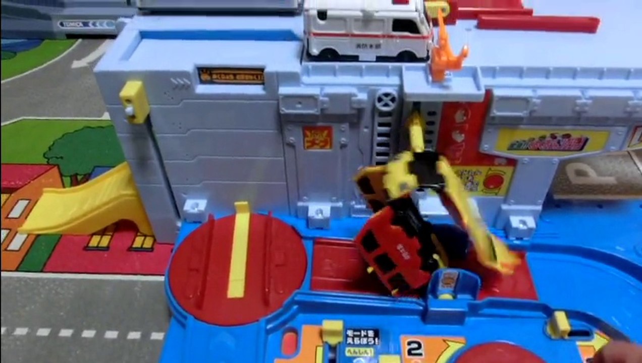 VooV ブーブ 変身！！くるくるジャンクション E5系はやぶさに変身 VooV Transformation!! KuruKuru Junction Transforming Toy Train