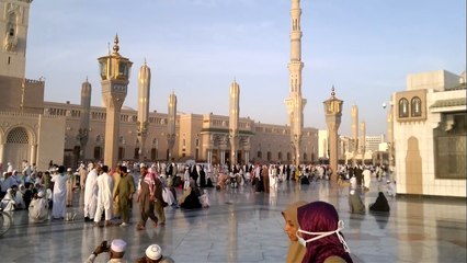 Beautiful Naat recite infront of Roza e Rasool  "tajdaray haram"