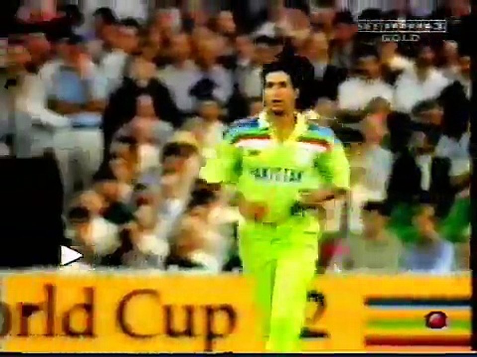 SHOAIB AKHTAR BOWLING WITH 100,2 MPH!!! RECORD SPEED...