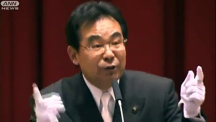 【放送事故】 成人式で突然オッサンがAKBを熱唱　新成人ドン引き