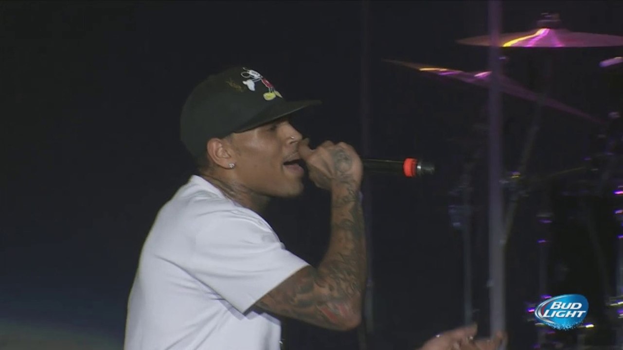 CHRIS BROWN - Live at the Power 106 Cali Christmas 06/12/2014 (HD - Part 2 - 33 Min).