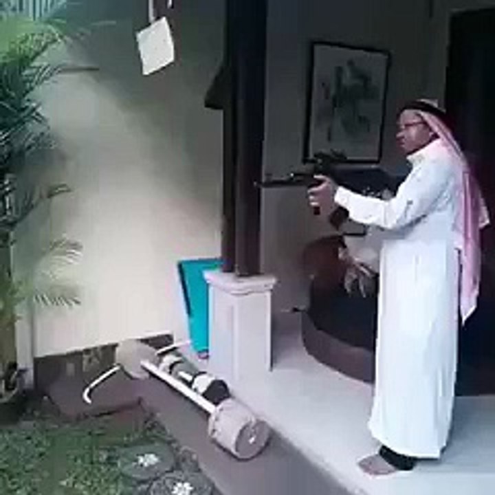 arbi with guns