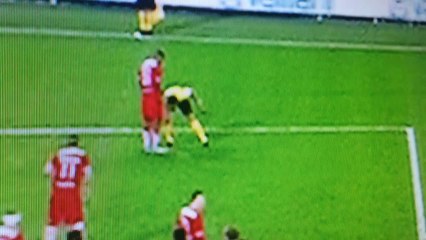 Haha! Ref Cowboy blaast op z'n pistool nadat hij een lijntje legde...