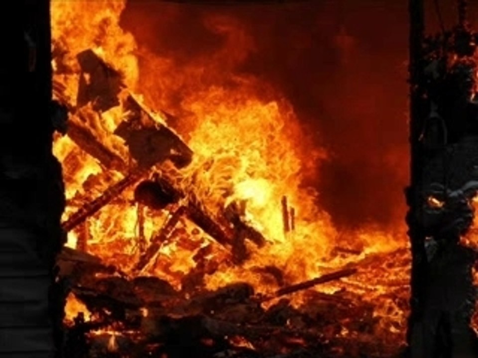 Sourate 102 ♥ Coran Lu en Français ♥ Marie Kettani ♥  مــاري الـكـتـانــي