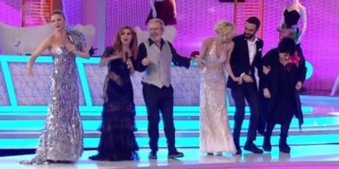 Yarışma Jürisi Nur Yerlitaş İlk Kez Koltuğundan Kalktı