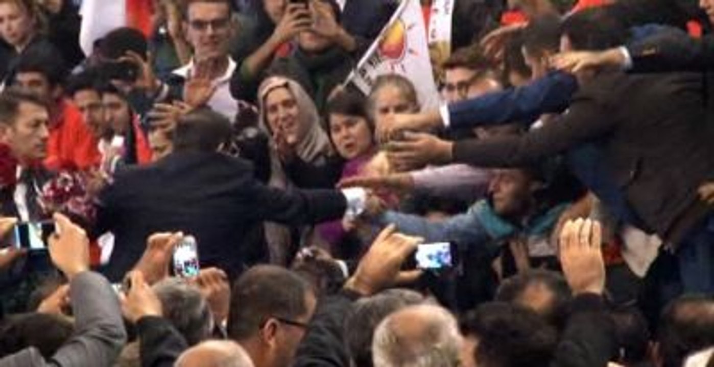 Başbakan Davutoğlu Düşme Tehlikesi Geçirdi