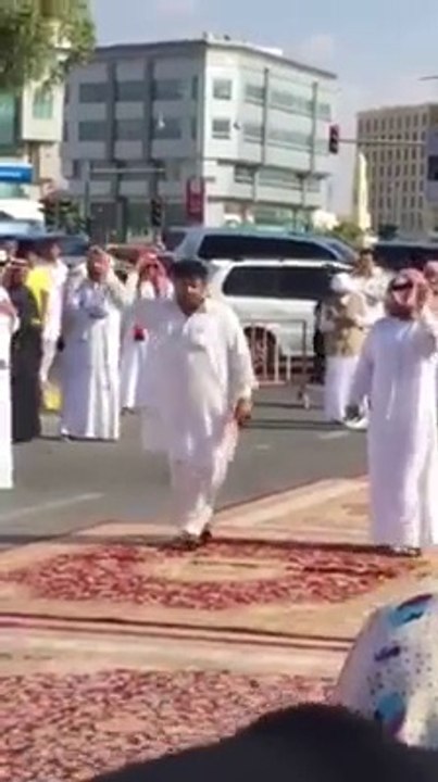 Awesome Dance by Pakistani on UAE's National Day