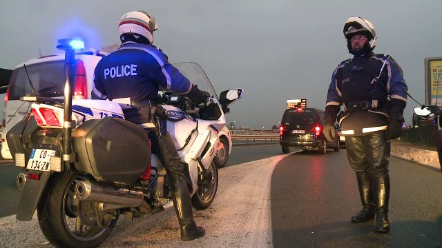 Opération escargot des taxis franciliens contre l'Américain Uber