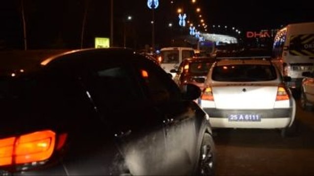 Erzurum'da Mustafa Ceceli Konseri Trafiği Durdurdu