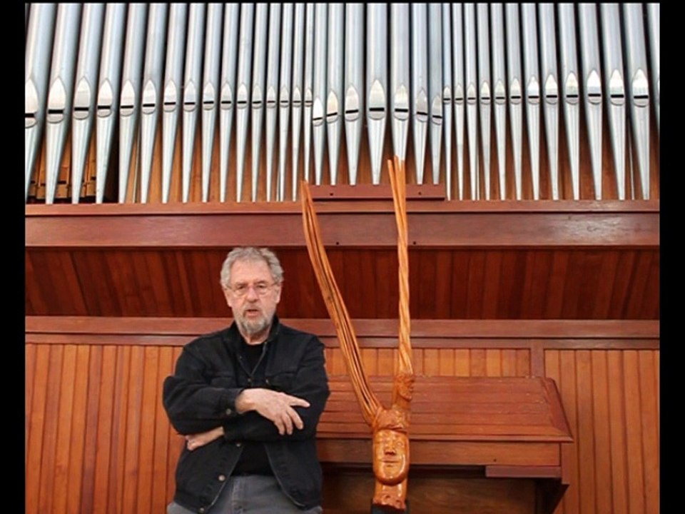 Gilles Servat sur le eglise Saint Joseph a Pontivy, exposition "liv ar bro" 2014, la-fontaine.tv