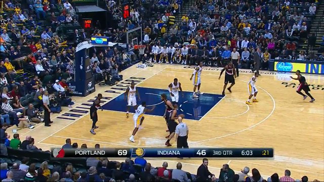 La superbe passe de Nicolas Batum pour le dunk de Damian Lillard