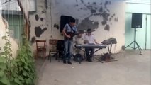 Kurtlar Vadisi Müziğini Bağlama İle Çalan Azerbaycanlı Genç