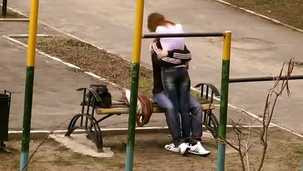 parkta yakalanan çift, adamın enerjisi maksimumda _)