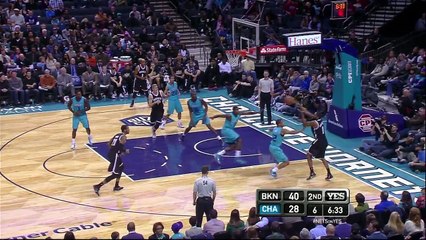 Mason Plumlee écrase un enfant en sautant dans les tribunes