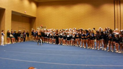 Angel Rice défie les lois de la gravité !