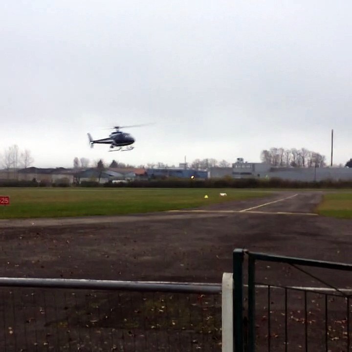 Un atterissage de l'hélicoptère écureuil GN