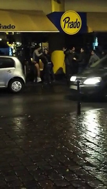 Ivre, il se bagarre sans pantalon (Bruxelles)