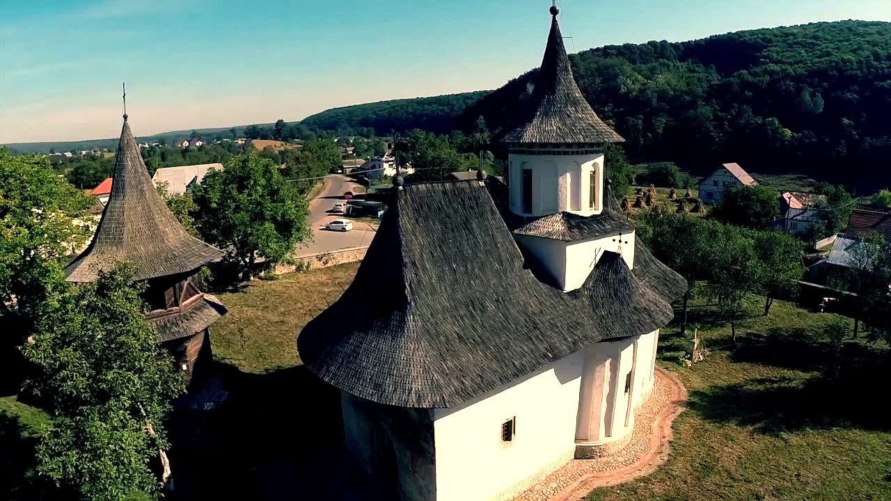 Gabriel Herea, preotul, ghidul şi doctorul în istoria artei de la biserica UNESCO de la Pătrăuţi