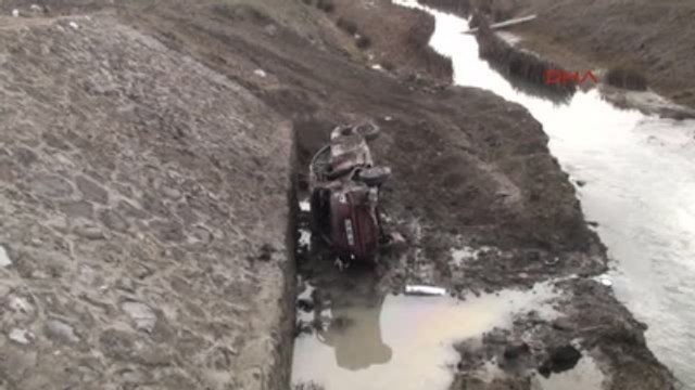 Otomobil Sulama Kanalına Uçtu 1 Ölü, 4 Yaralı