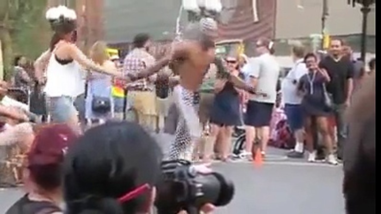 The Moves This Guy Has Are Incredible