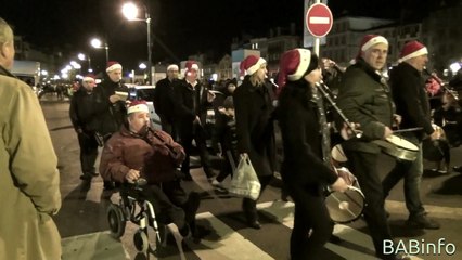 Download Video: Lâcher de lanternes volantes au bord de la Nive