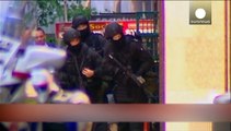 Gunman takes hostages inside a Sydney cafe