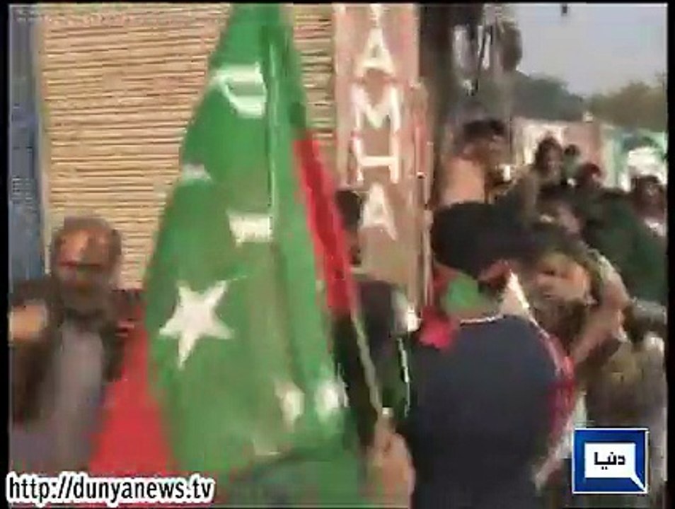 Dunya News - PTI activists clash at Thokar Niaz Baig Lahore
