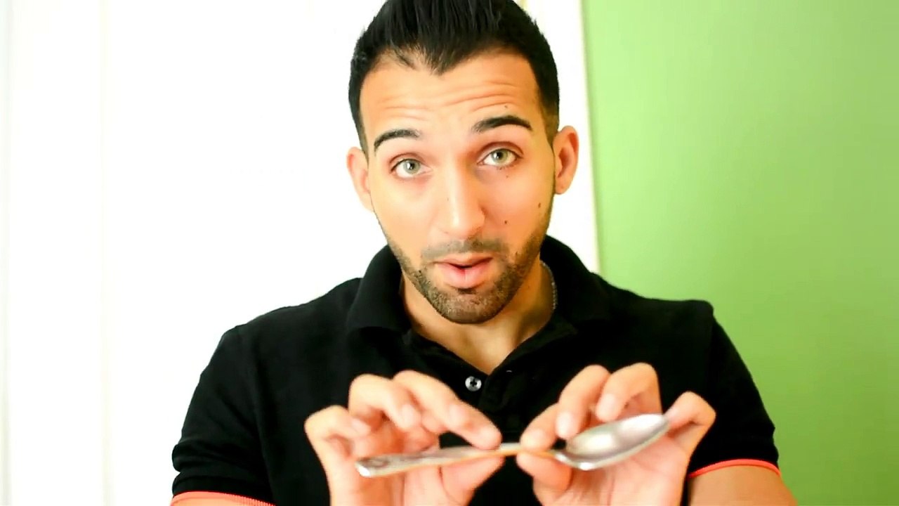 Sham Idrees -A SIMPLE TRICK TO BEND THE SPOON