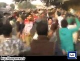 Dunya News - Fight Between PTI workers and citizens at Bhaati Chowk