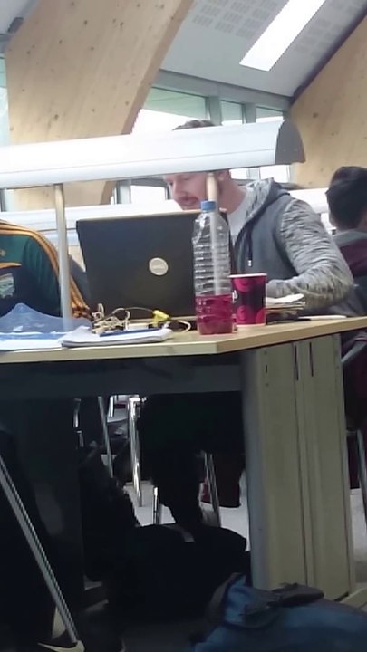 Piéger l'ordi de son pote : Let it Go à fond dans une bibliothèque!